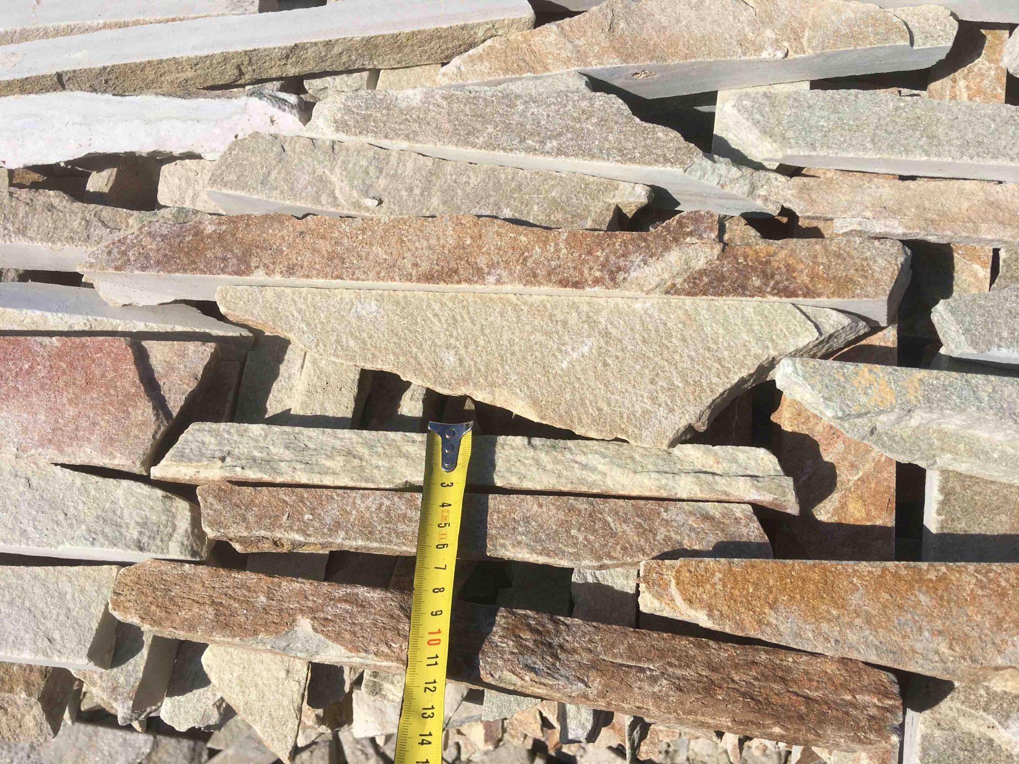 Горбушка златолит золотистый для облицовки купить в Чусовом