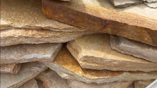 Плитняк златолит жёлтый золотистый для отмостки купить в Чусовом