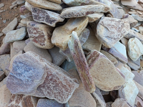 Златолит жёлтый, жёлто-зелёный глыбки и валуны для ланшафтного дизайна купить в Чусовом