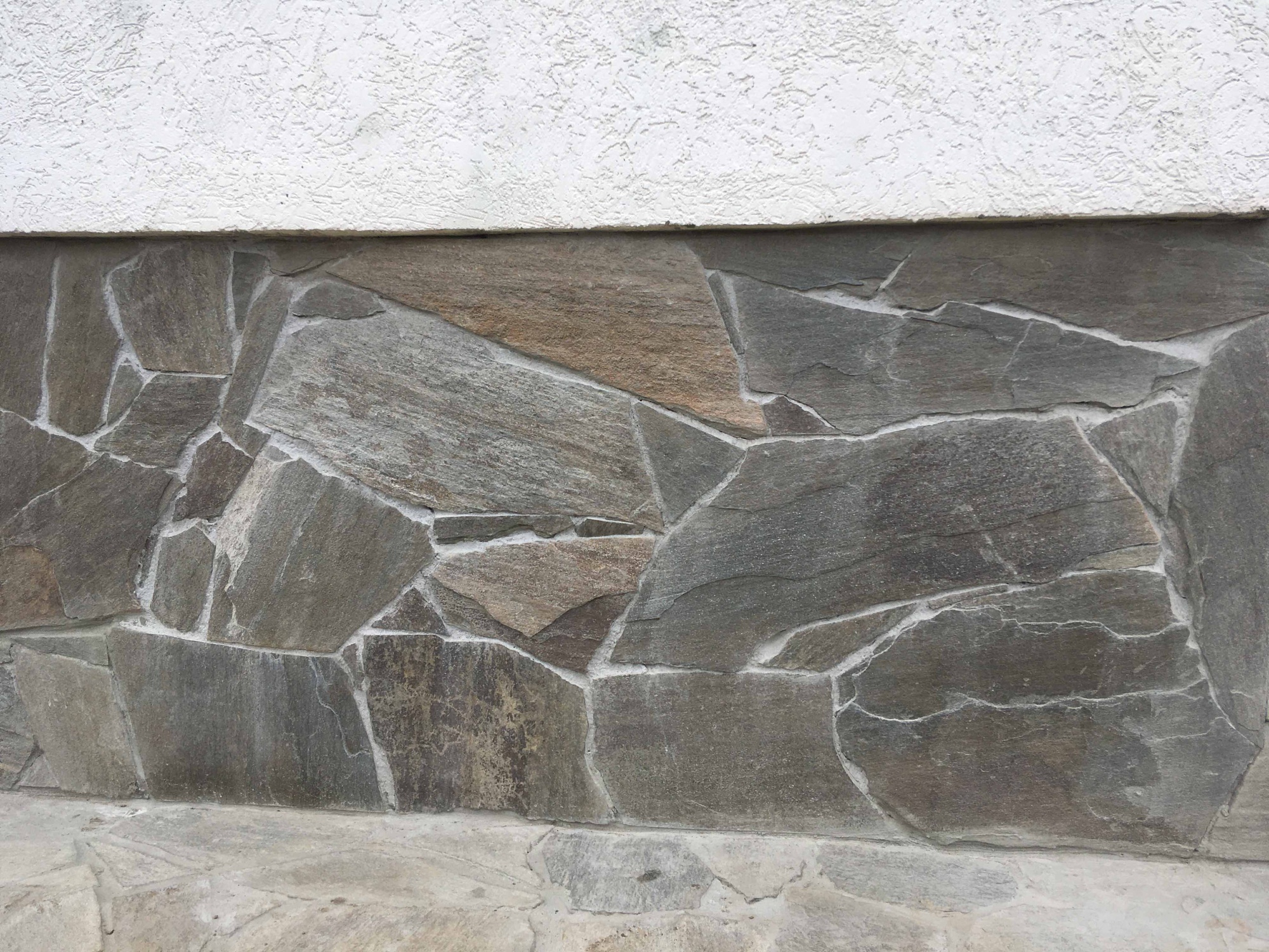 Плитняк златолит Уральский для цоколя, отмостки купить в Чусовом