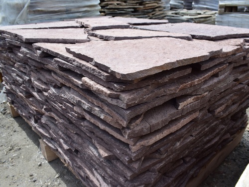 Плитняк лемезит бордовый для облицовки цоколя 20-25 мм  купить в Чусовом