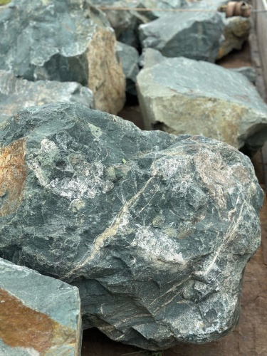 Камни для ландшафтного дизайна зелёные 10-60 килограмм купить в Чусовом