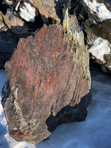 Ландшафтные глыбы красно-фиолетовые 200-1000 килограмм купить в Чусовом