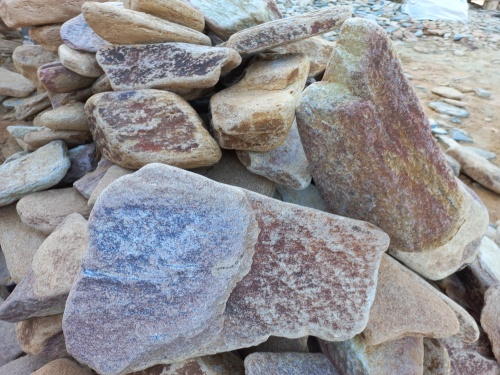 Златолит жёлтый, жёлто-зелёный глыбки и валуны для ланшафтного дизайна купить в Чусовом