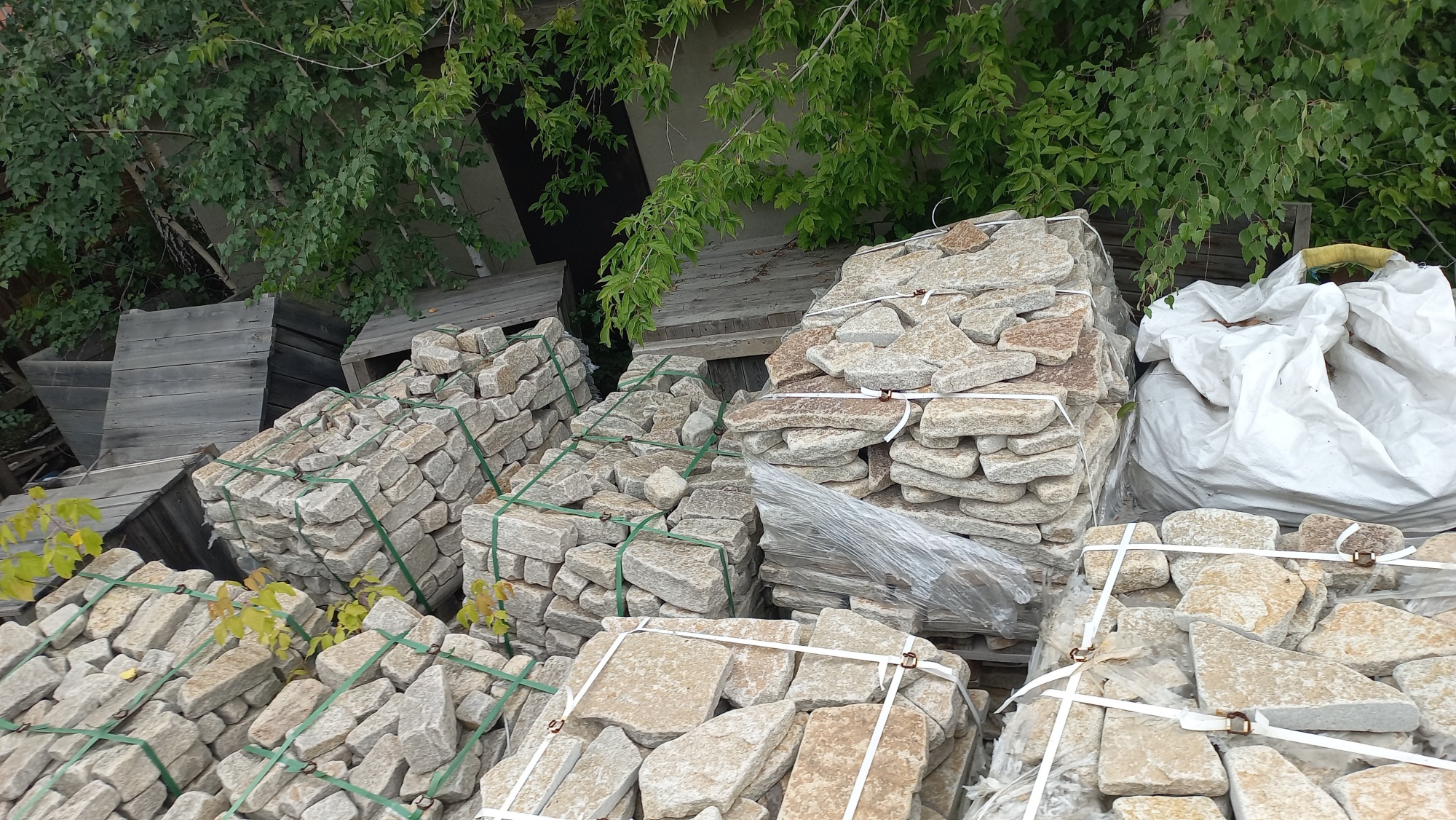 Плитняк гранитный галтованный купить в Чусовом