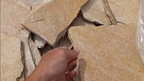 Плитняк златолит жёлтый золотистый для отмостки купить в Чусовом