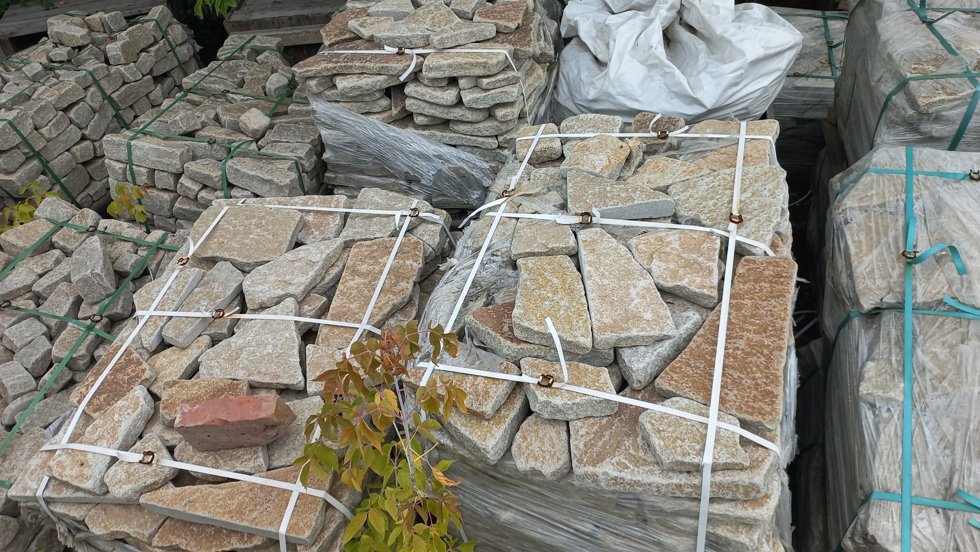 Плитняк гранитный галтованный купить в Чусовом