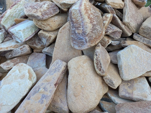 Златолит жёлтый, жёлто-зелёный глыбки и валуны для ланшафтного дизайна купить в Чусовом