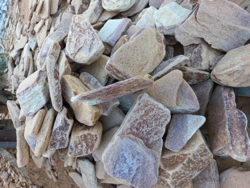 Златолит жёлтый, жёлто-зелёный глыбки и валуны для ланшафтного дизайна купить в Чусовом