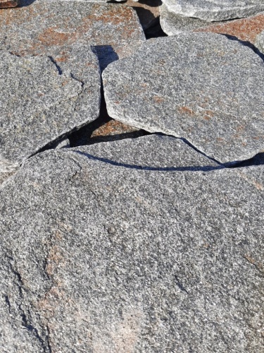 Златолит серебристый галтованный для лестниц купить в Чусовом