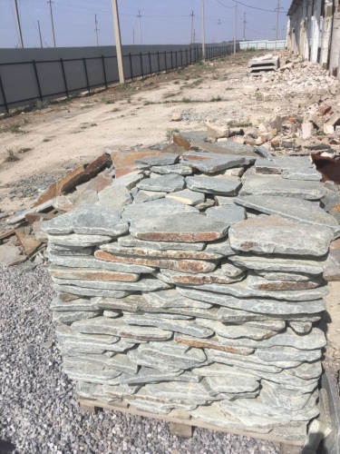 Златолит серебристый галтованный для лестниц купить в Чусовом