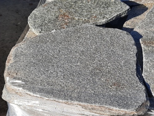 Златолит серебристый галтованный для лестниц купить в Чусовом